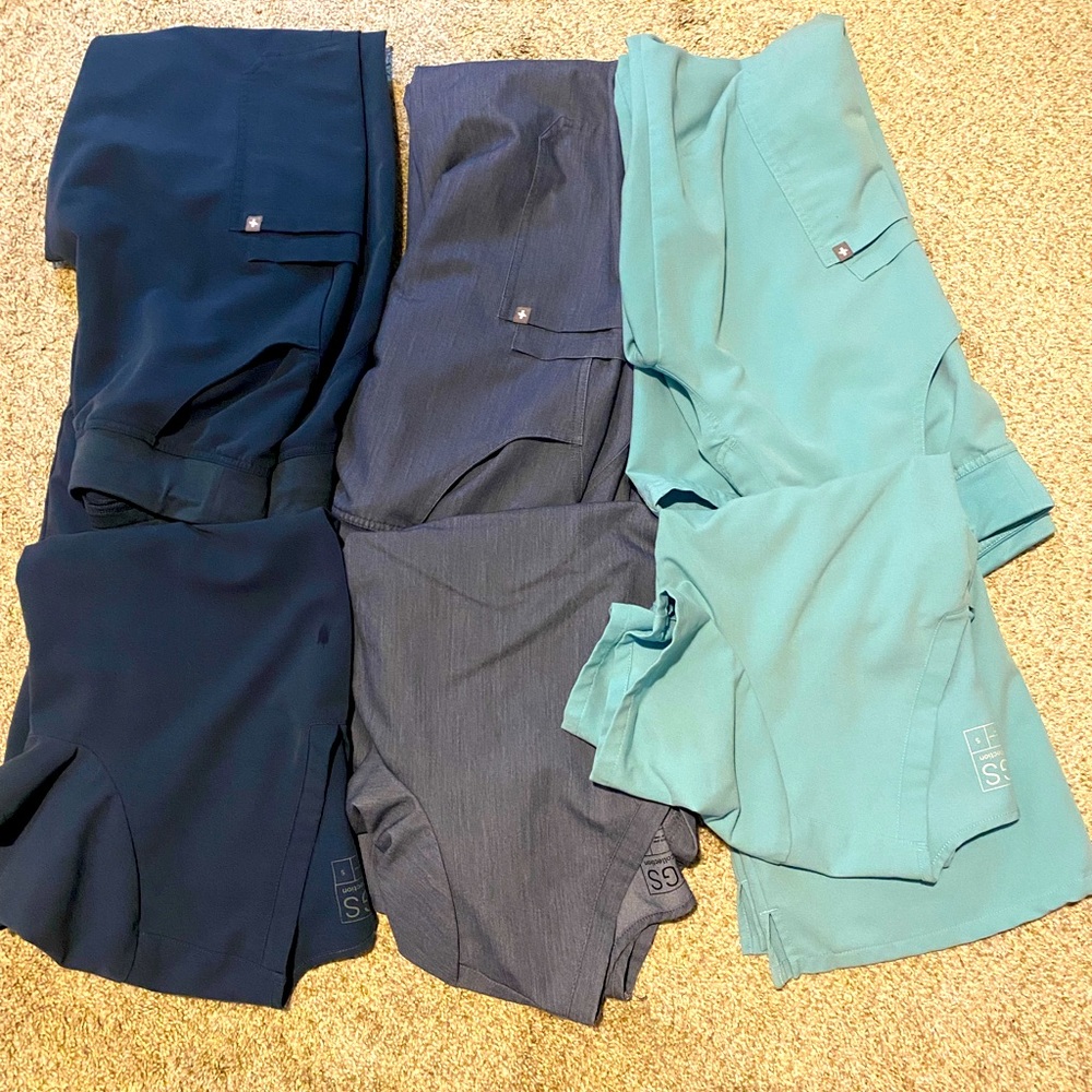 FIGS BUNDLE- selling only as a set. All tops SMALL  3 pocket Casma SMALL Bottoms
